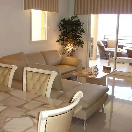 - Sleeps 4 - Parking - Pool - Sea Views Mandelieu