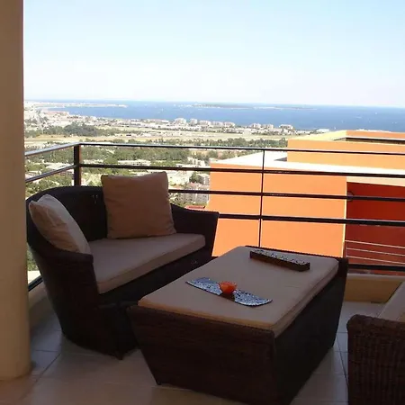 - Sleeps 4 - Parking - Pool - Sea Views アパート
