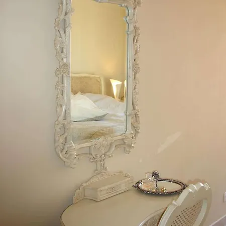 - Sleeps 4 - Parking - Pool - Sea Views
