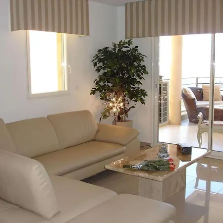 - Sleeps 4 - Parking - Pool - Sea Views * Mandelieu