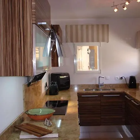 - Sleeps 4 - Parking - Pool - Sea Views Apartment