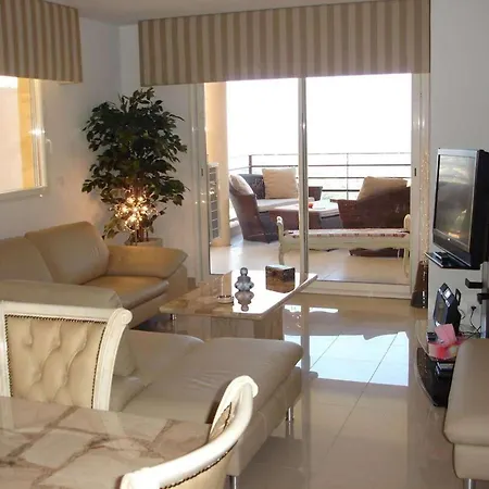 - Sleeps 4 - Parking - Pool - Sea Views