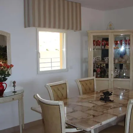 - Sleeps 4 - Parking - Pool - Sea Views アパート Mandelieu